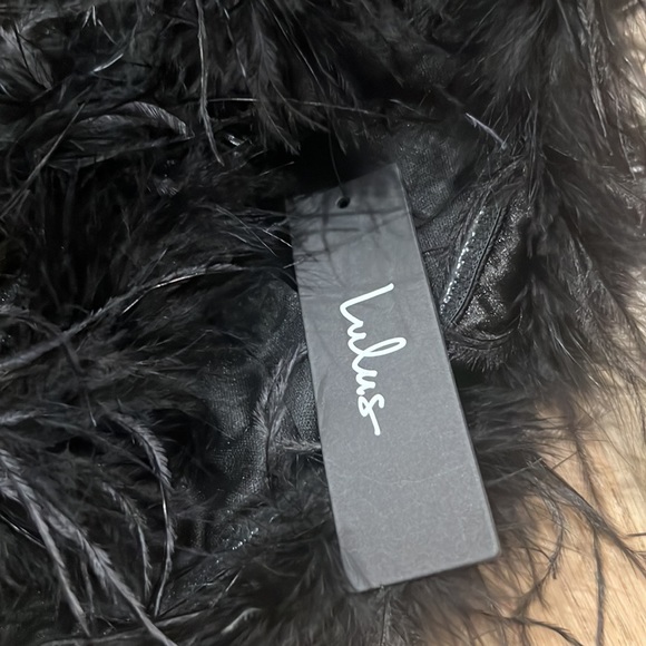 Lulu’s Black feather top - Picture 2 of 4